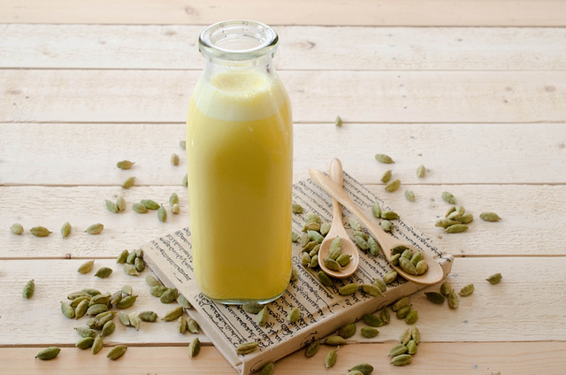Badam Milk with Saffron (Indian Style Almond Milkshake)