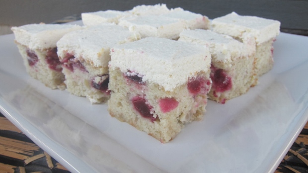 Roasted_Banana_Cherry_Cake_Hamel (620x348)