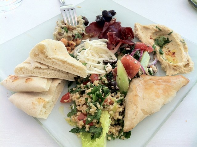 Tips for Eating Out While Travelling With Kids | Food Bloggers of Canada