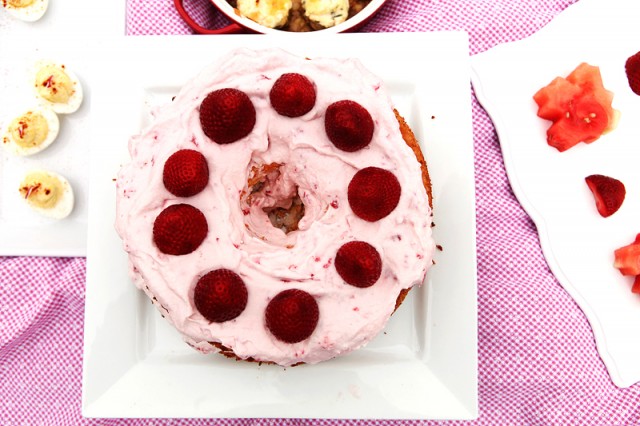 Outdoor Living: A Red & White Canada Day Picnic