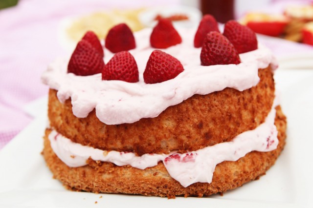 Outdoor Living: A Red & White Canada Day Picnic