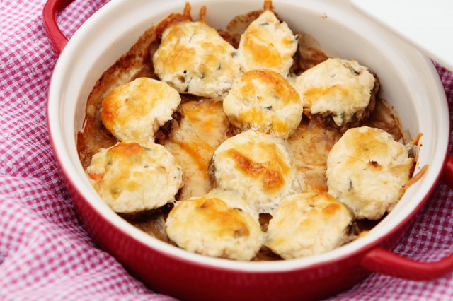 Outdoor Living: A Red & White Canada Day Picnic