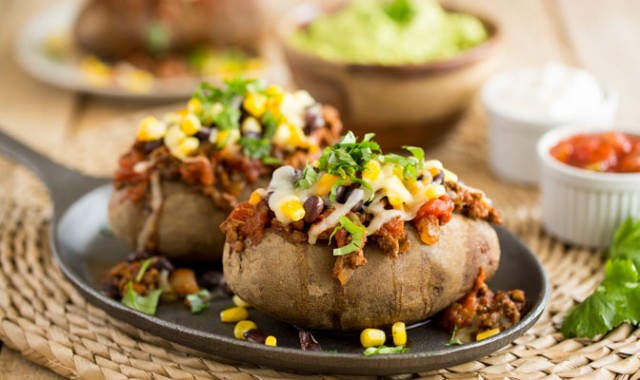 Chili Loaded Baked Potatoes | Food Bloggers of Canada