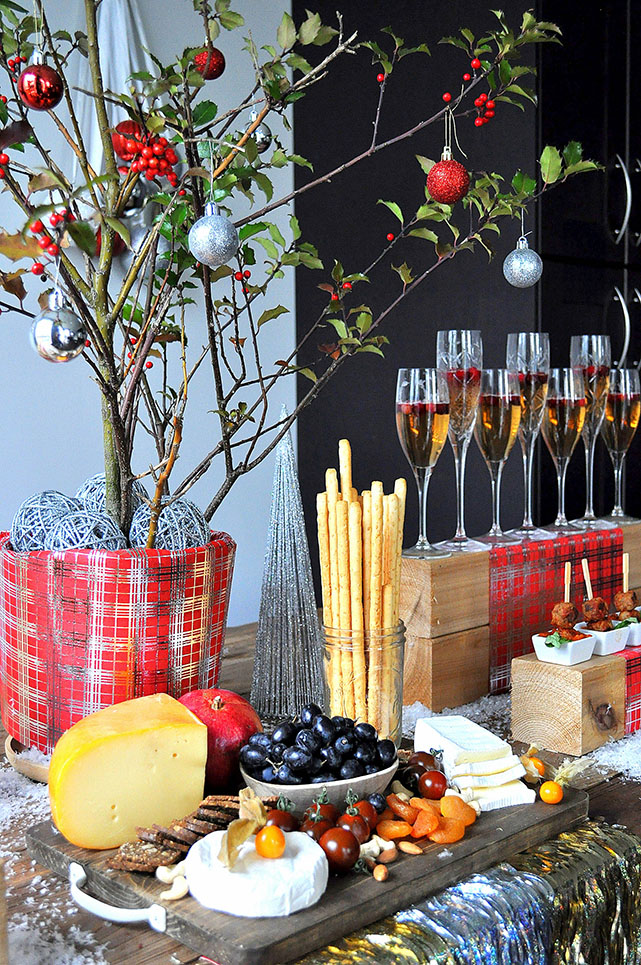 How to Host a Budget Holiday Cocktail Party | Food Bloggers of Canada