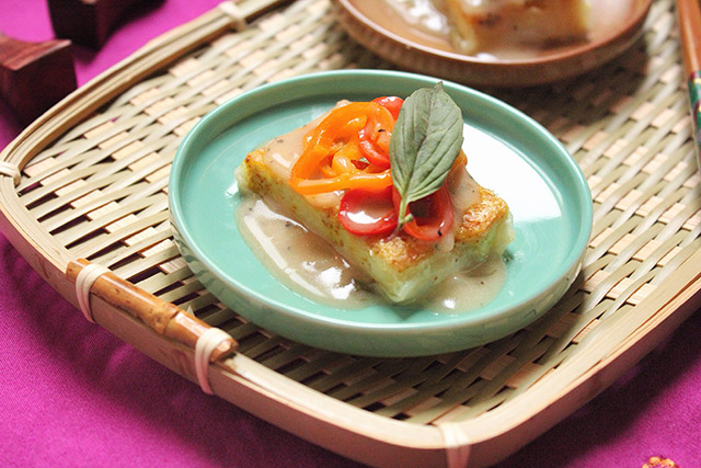 Crispy Curry Tofu with Mini Peppers and Sweet Onion Sauce | Food Bloggers of Canada