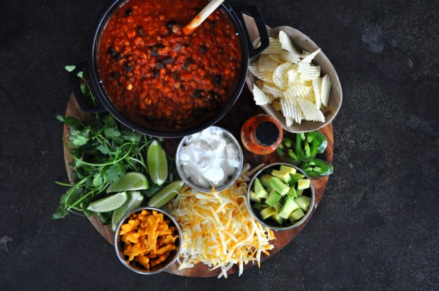 On Board in 20: Vegetarian Lentil Chili Board | Food Bloggers of Canada