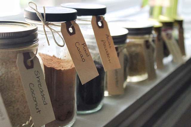 http://cleaneatinggoddess.ca/helpful-tips/kitchen-pantry-organization/