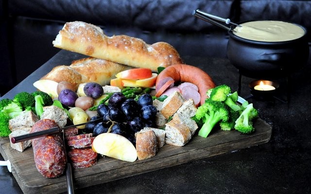 On Board in 20: Cheese Fondu | Food Bloggers of Canada