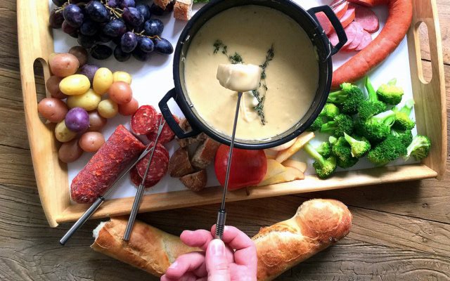 On Board in 20: Cheese Fondu | Food Bloggers of Canada