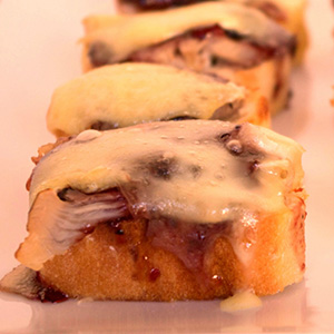 Roasted Turkey & Black Currant Brie Bites | Food Meanderings