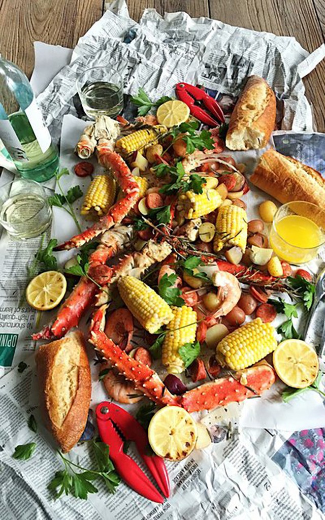 On Board in 20: New Year's Eve Seafood Boil | Food Bloggers of Canada