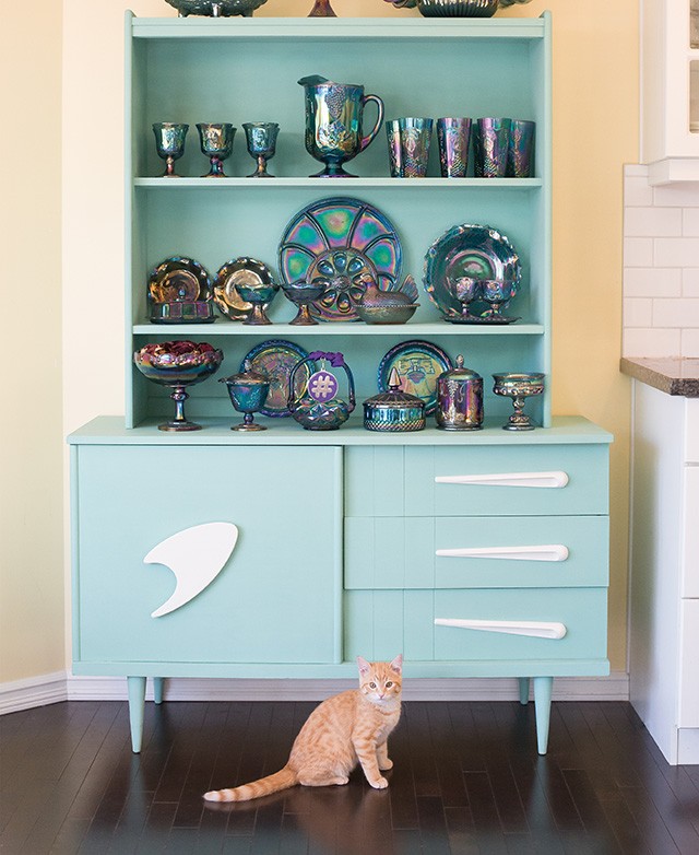 A Vintage Glassware Hoarder - Connecting with Readers' Hearts