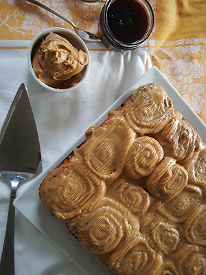 Peanut Butter and Grape Jelly Breakfast Buns | MDIVADOMESTICA