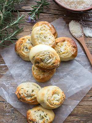 Easy Parmesan Rosemary Pizza Pinwheels | An Italian Kitchen