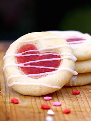 Vegan Valentine Sweetheart Cookies | The Misfit Maker