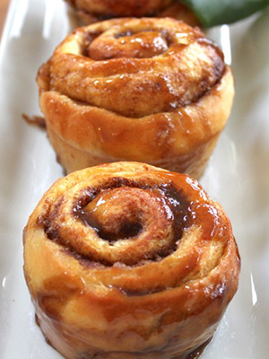 Cinnamon Rolls With Vanilla | Urbnspice