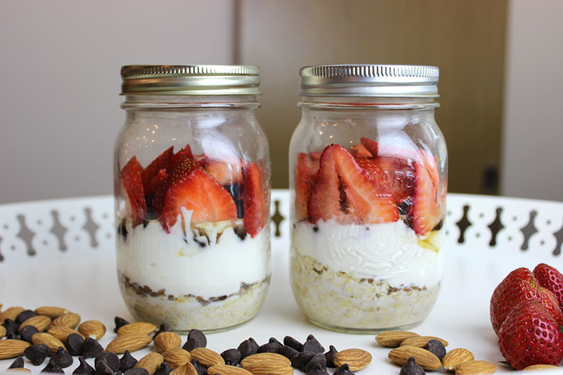  Strawberry Chocolate Overnight Oats for Suhoor