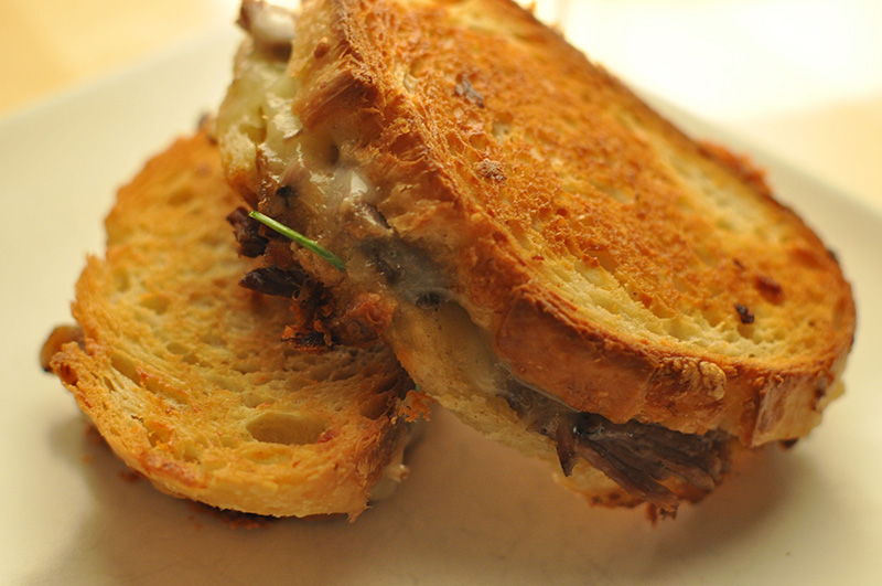 Canadian Cheeses For The Perfect Grilled Cheese | Food Bloggers of Canada