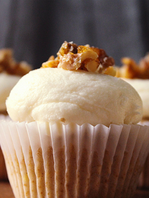 Brown Butter Banana Cupcakes with Cream Cheese Frosting | By Jaclyn