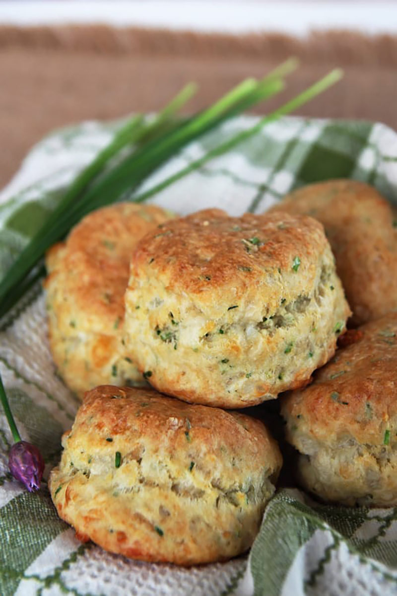 Cheese and Chive Sourdough Biscuits | leelalicious