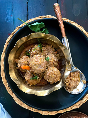 Kanchakolar Kofta Curry | Cooking Sutra