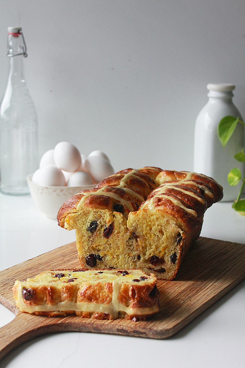 Hot Cross Bun Loaf | Oh Sweet Day