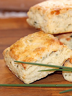 Asiago Cheese and Chive Scones | Urb'n'Spice