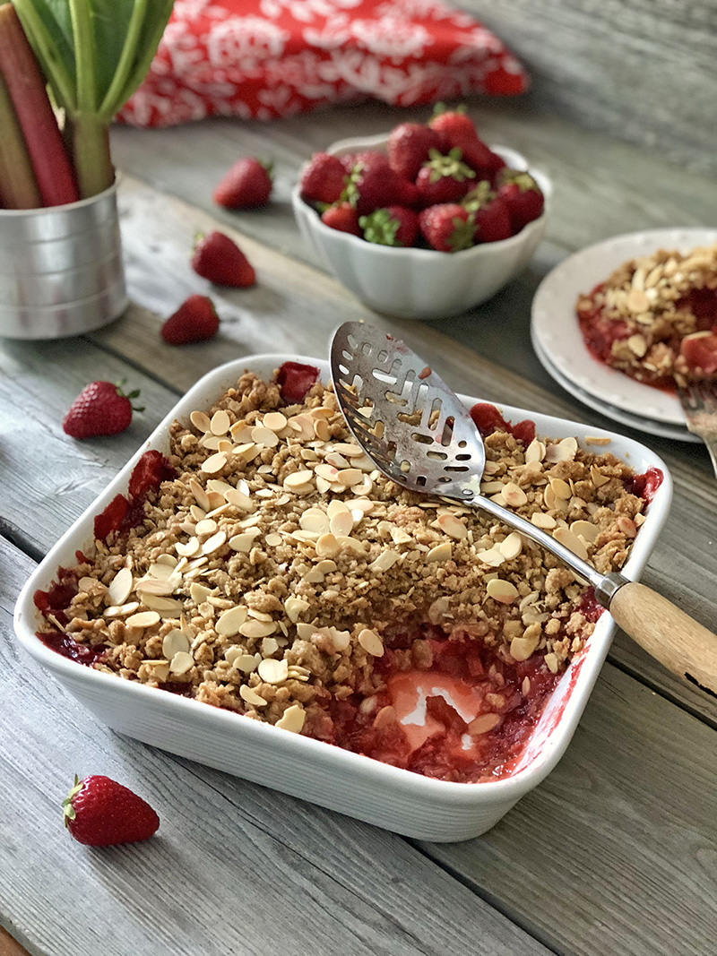 Strawberry Rhubarb Crisp | The Kitchen Fairy