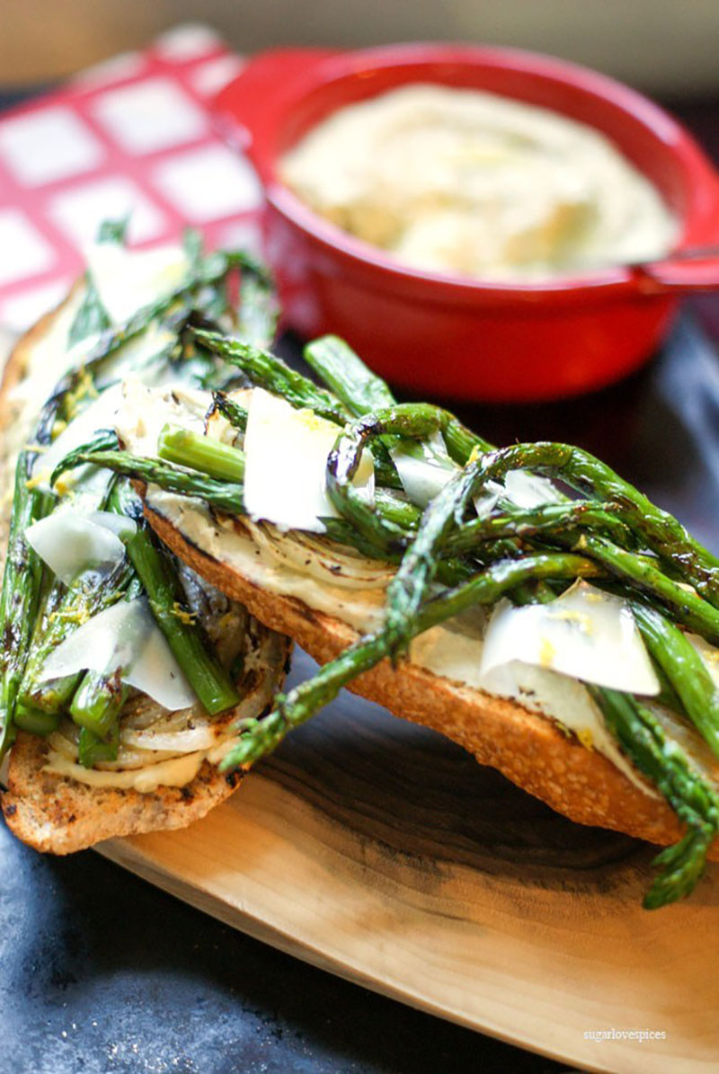 Grilled Asparagus and Onion Crostini | SugarLoveSpices
