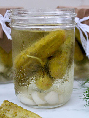 Garlic Dill Pickles | Sneaky Mommies