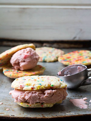 Strawberry Rhubarb Ice Cream Sandwiches | SugarLoveSpices