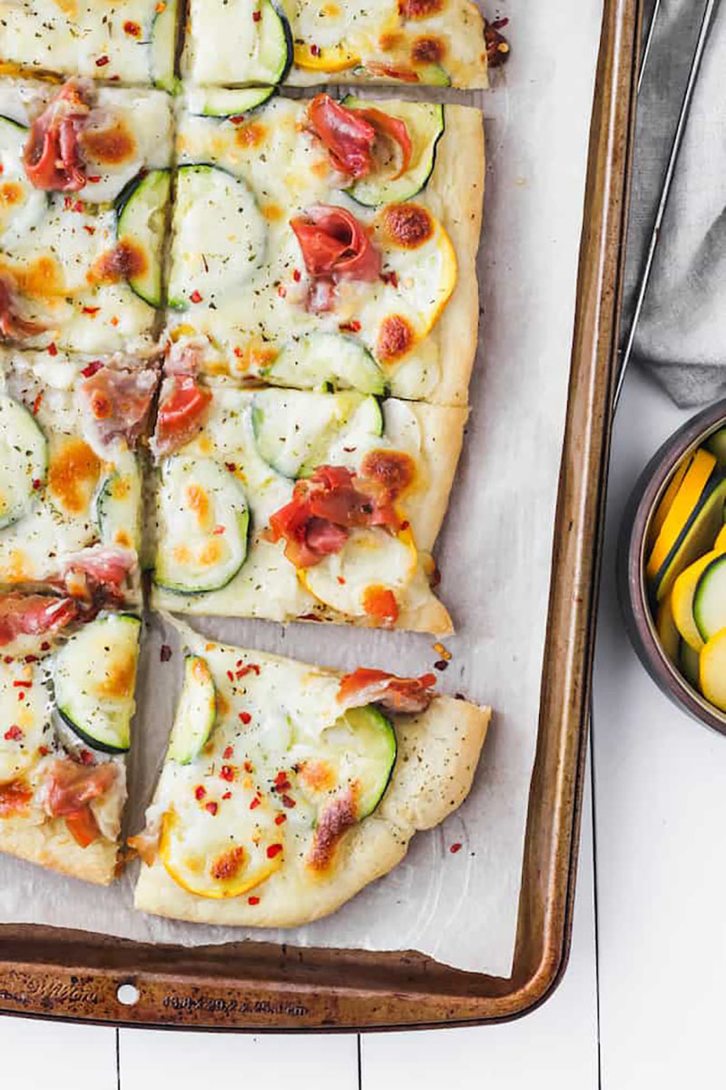 Zucchini and Prosciutto Pizza