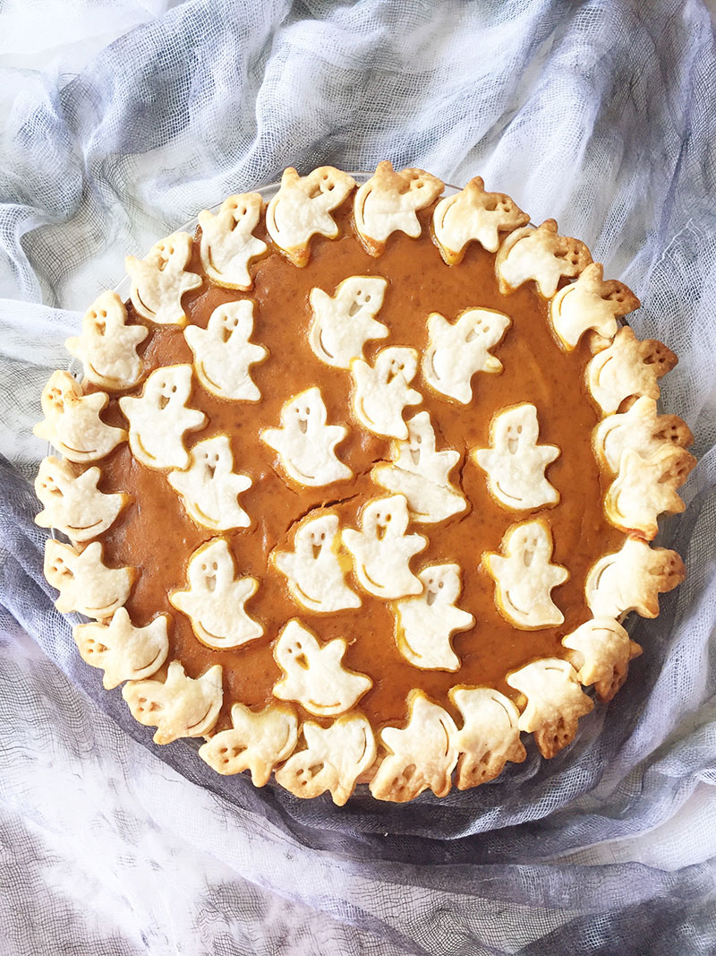 Halloween Pumpkin Pie | A Pretty Life