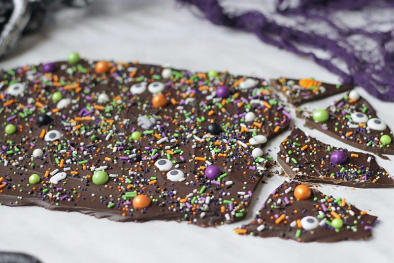 Spooky Halloween Chocolate Bark | The Olive Blogger