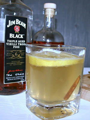 Cinnamon Bourbon Toddy | Chews & Brews