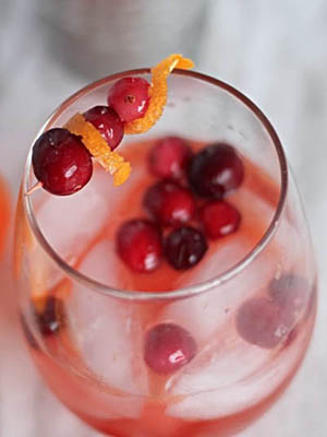 Holiday Clementine Cranberry Cocktail | The Olive Blogger