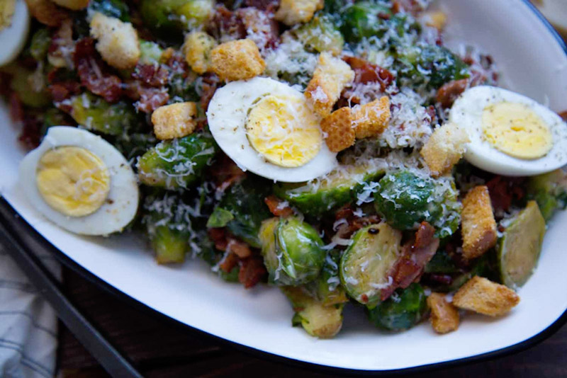 Choux de Bruxelles grillés à la César | Cinq Fourchettes