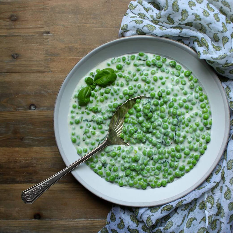 creamed peas in a bowl