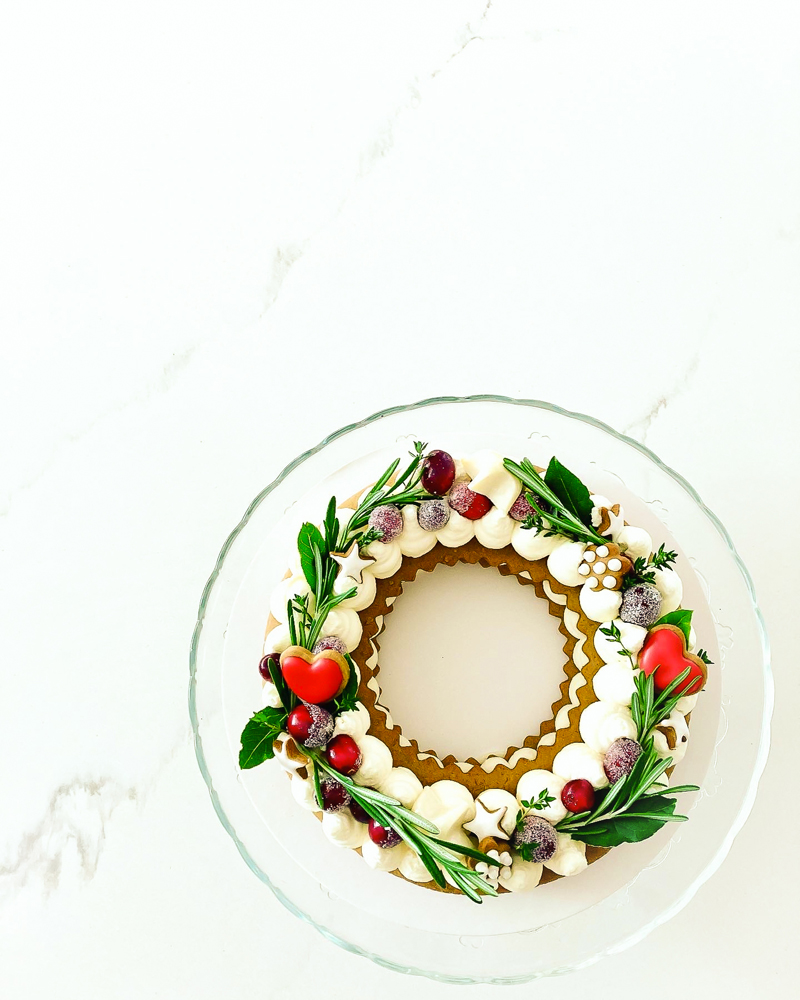 Cake with cranberries